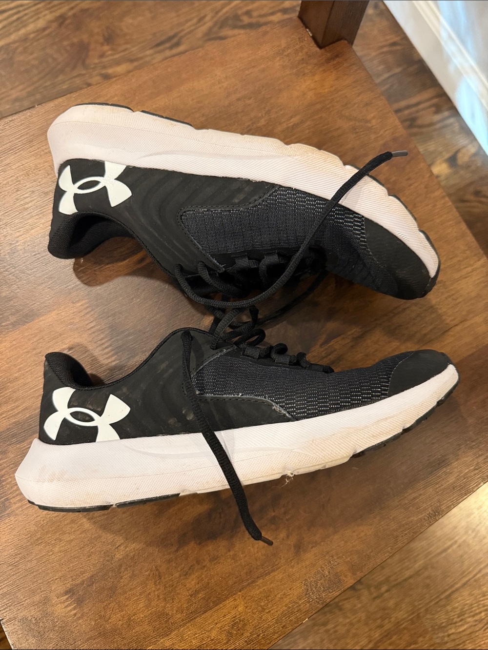 Under Armour Kids Black and White Slip-On Lace Sneakers big kids 7